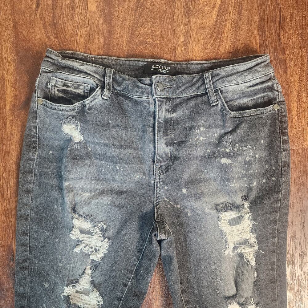 Judy Blue Black Wash Distressed High-Rise Boyfriend Fit Size 13/31 Style JB8867 - Picture 2 of 9
